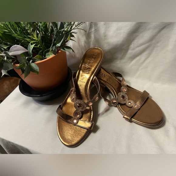 ITALIAN SANDALS - Picture 2 of 10